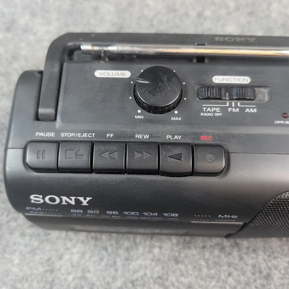 Sony CFM-10 Portable Mini Boombox AM/FM Cassette Tape Player Stereo No Battery C